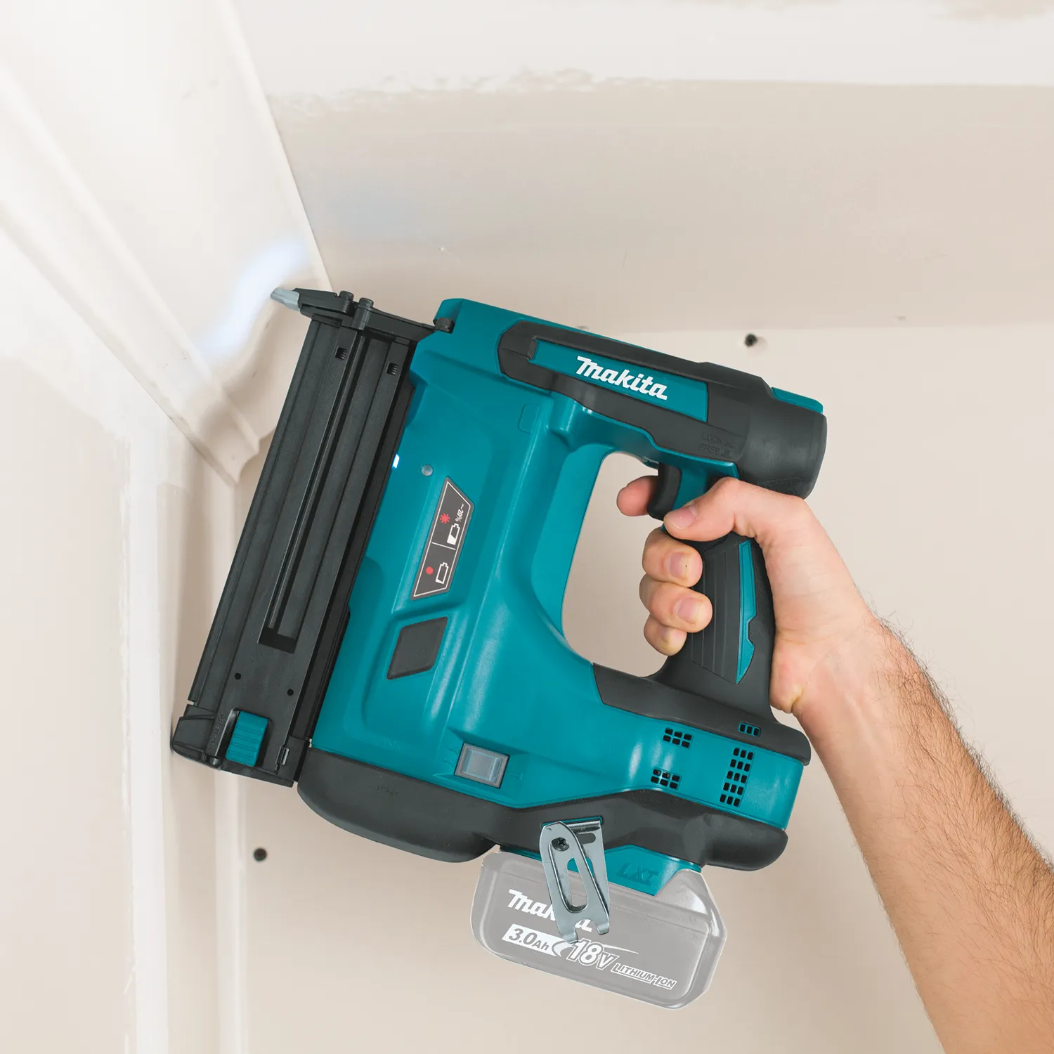 Makita XNB01Z 18V LXT Lithium-Ion Cordless 2" Brad Nailer (Tool Only)